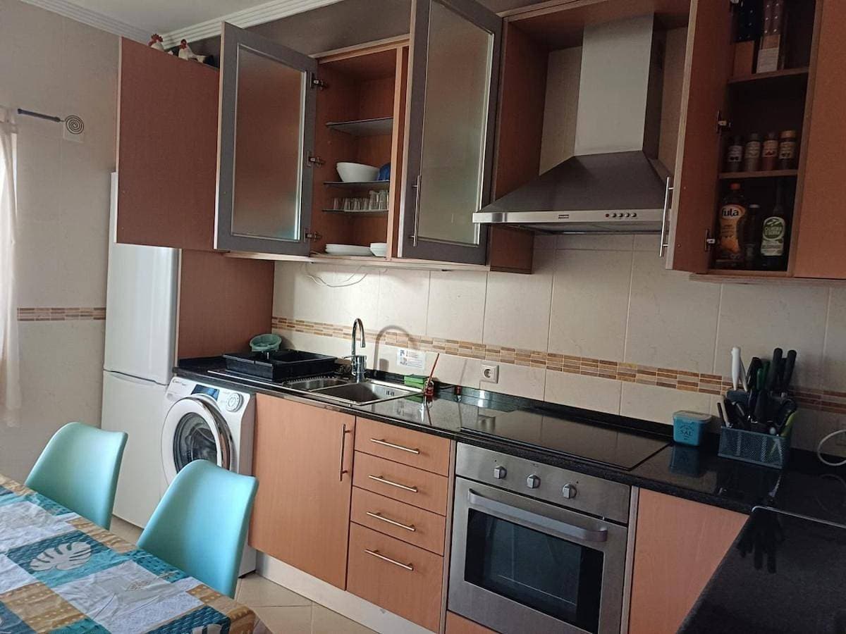 Foto 8 von 72: Three-Bedroom Apartment with Balcony