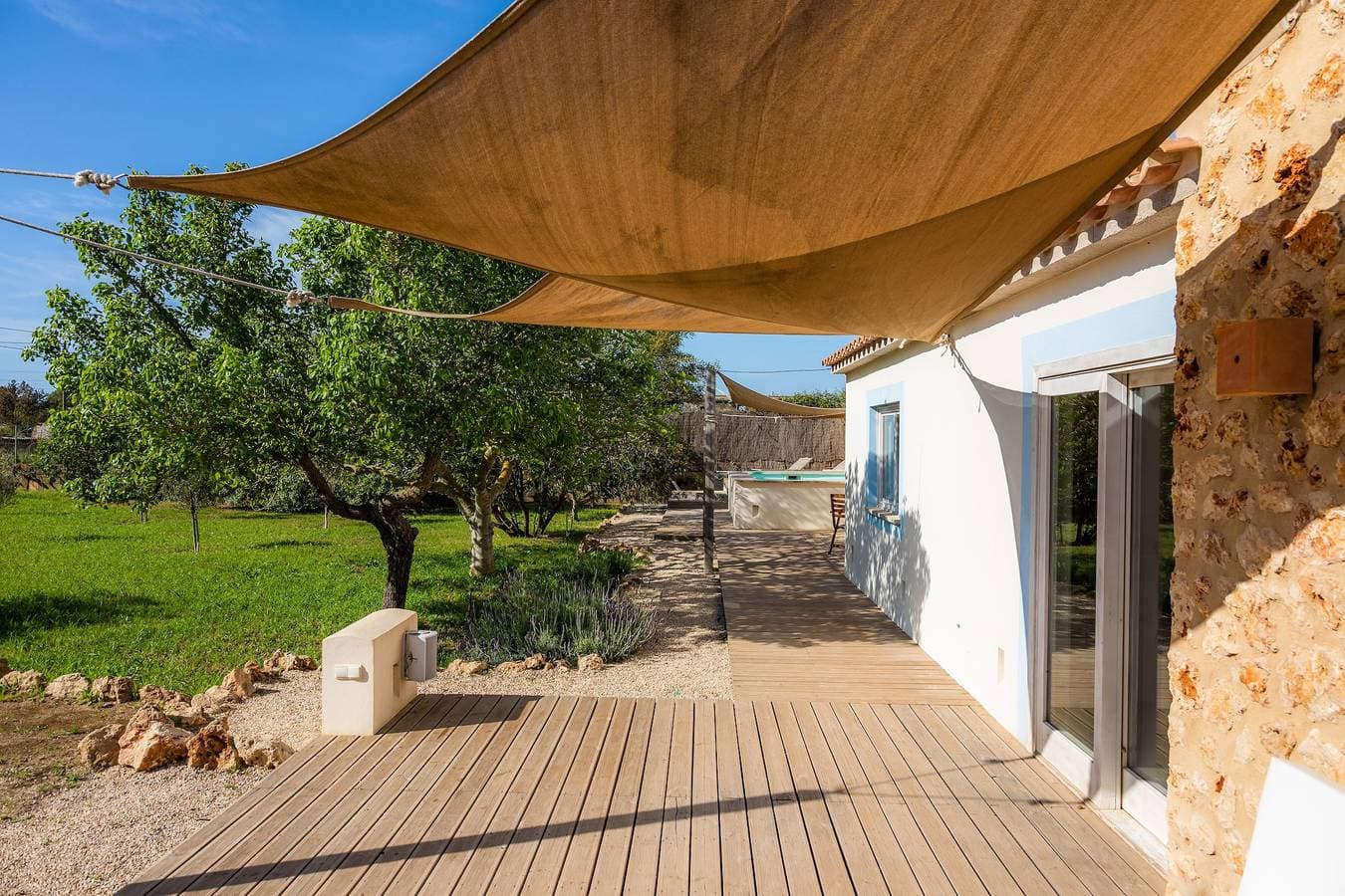 Foto 4 von 25: Landhaus 'Finca Es Canyaret' mit Bergblick, Pool und Garten