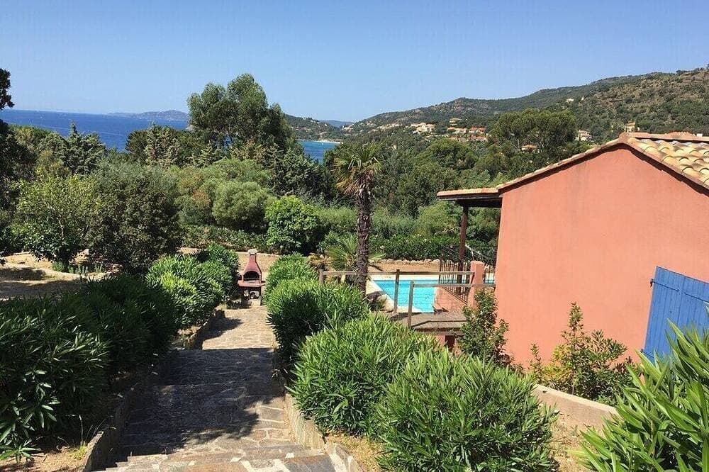 Foto 12 von 25: Eine ganze Villa für sich • Privatpool • Strand 7 Min. zu Fuß • nahe St.-Tropez