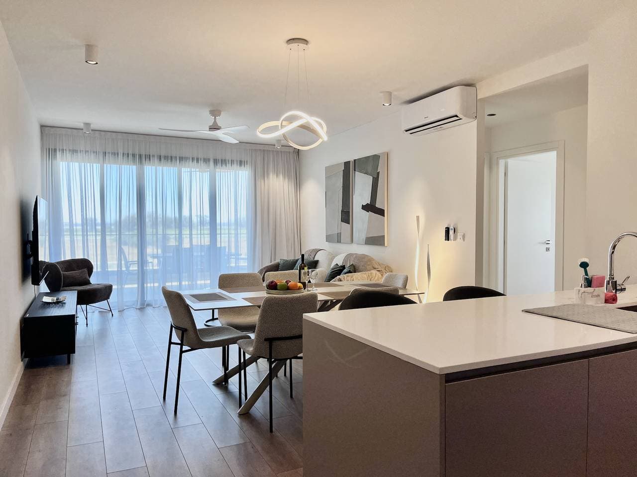 Foto 7 von 68: 57 Lim - Stay Sunset Gardens Apartment