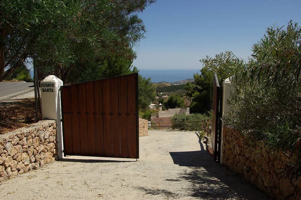 Foto 10 von 28: Heiliger Brunnen. Landhaus in Frigiliana, mit Blick auf das Meer und die Berge.