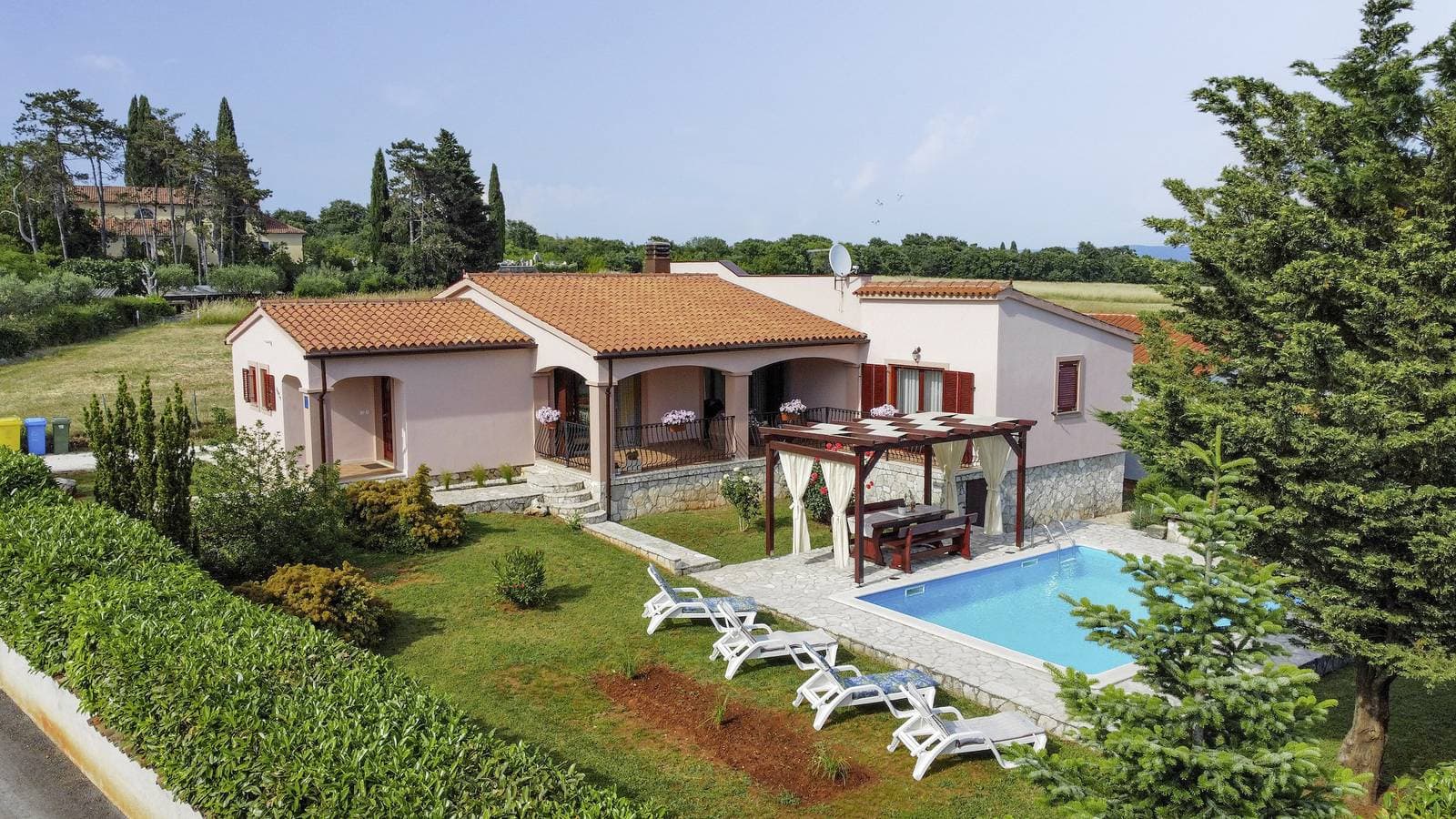 Foto 9 von 32: Ferienhaus Luna * 1000 m2 eingezäunter Garten, Terrasse, privater Pool