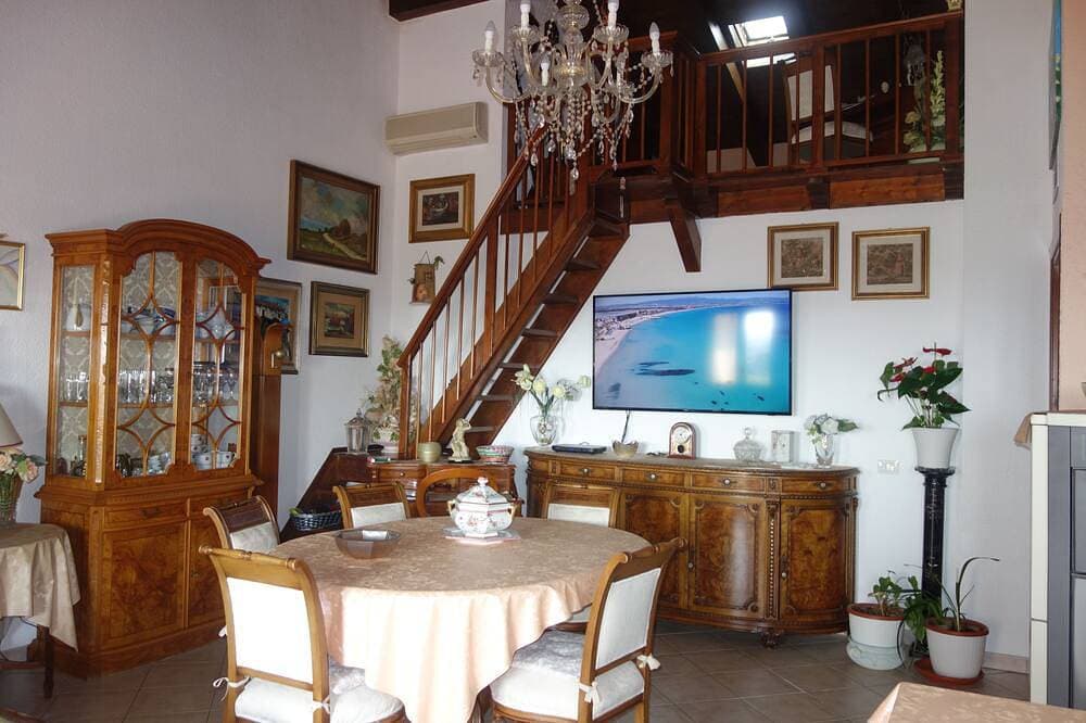 Foto 11 von 25: Panoramablumenvilla mit privatem Pool und Whirlpool, grünem Rasen - WIFI