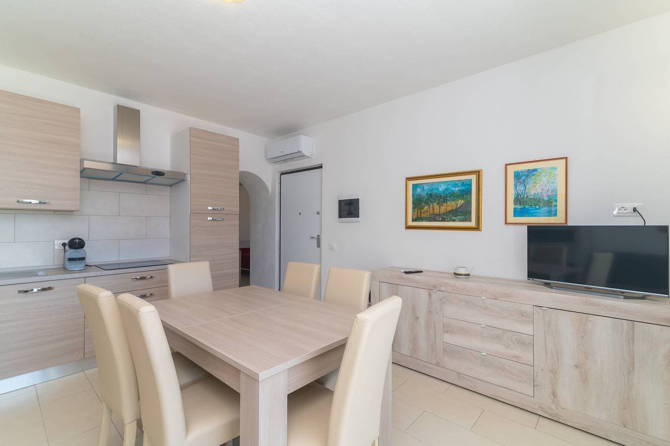 Foto 7 von 20: Ferienwohnung 'B6' mit Privatterrasse, Balkon und Klimaanlage