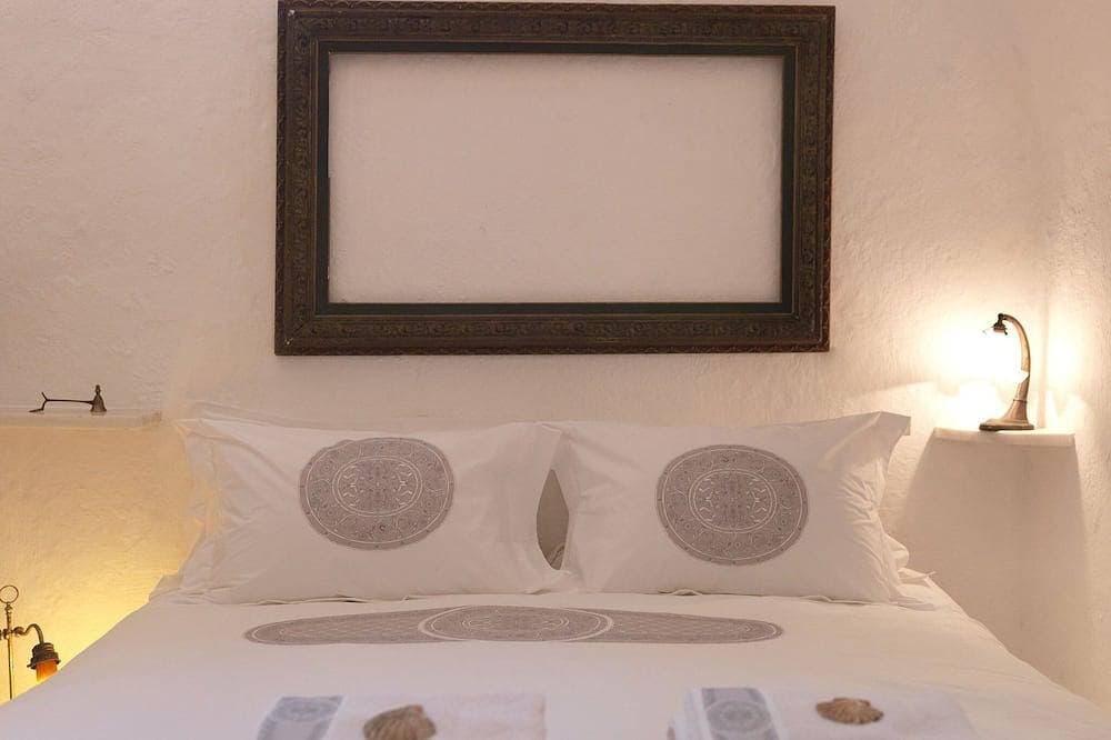 Foto 2 von 26: Charming Santorini Villa | Pori House | 1 Bedroom | Rustic & Traditional Interior | Exo Gonia