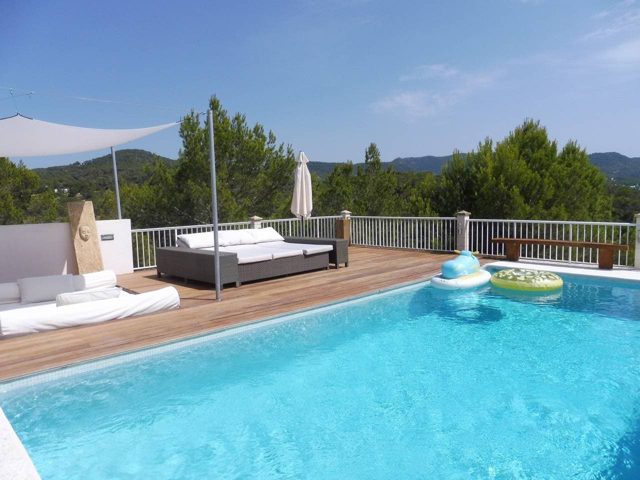Foto 12 von 36: Villa in Cala Tarida mit Pool und Meerblick