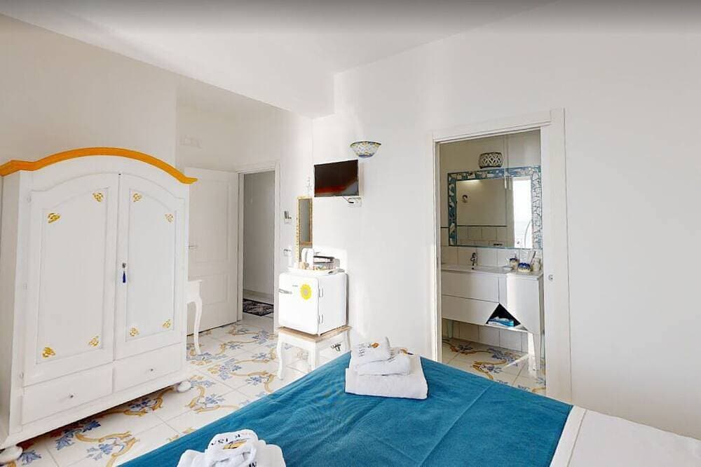 Foto 7 von 30: Villa Marisa - Ocean view and hot tub. Just a few steps from the beach