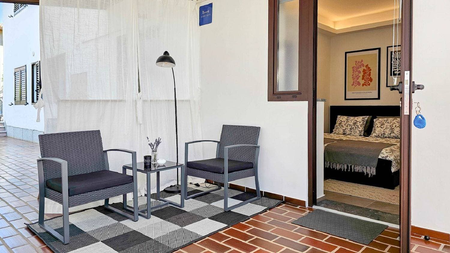 Foto 11 von 22: Beschauliches Apartment nur 15 Meter zum Strand, mit heller Terrasse, WiFi