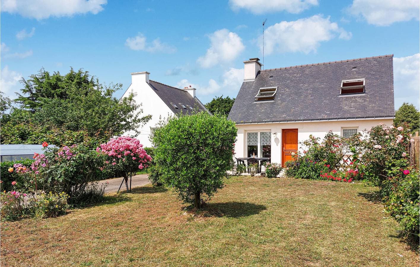 Gemütliche 70m² Wohnung: Parkplatz, TV, Garten, Internet - 2,5km von Plage du Kerrou 1