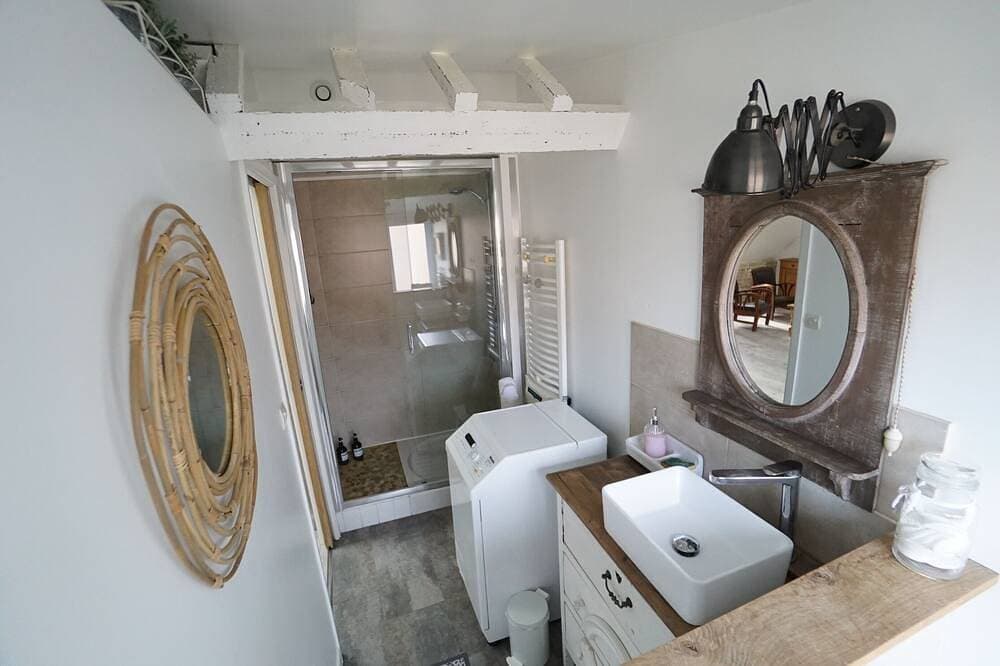 Foto 7 von 29: Apartment-Apartment-Ensuite mit Bad-Blick auf den Kanal