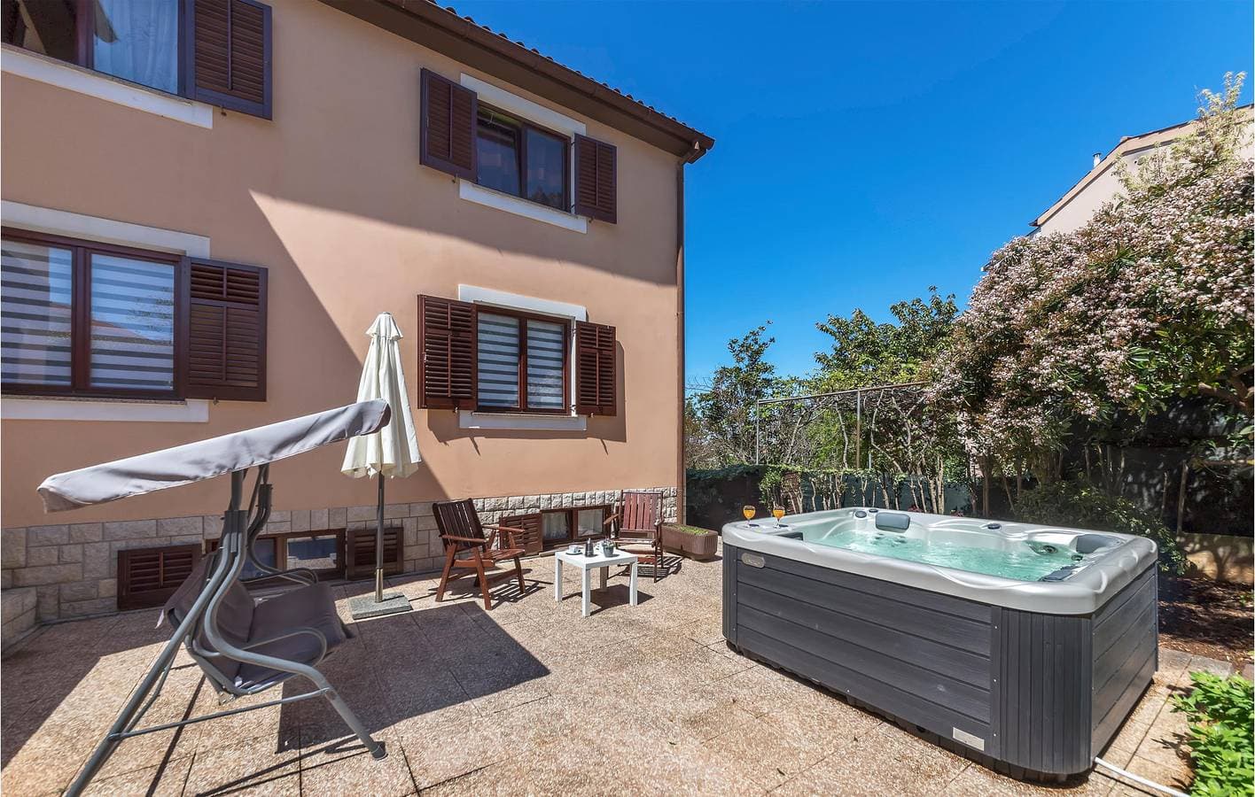 Foto 5 von 35: Charmantes Apartment mit Pool, Terrasse und WLAN – 1,5 km vom Strand entfernt!