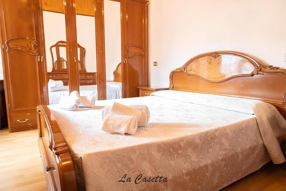 Foto 3 von 28: [Typical Apartment in the Courtyard] Lake Lugano