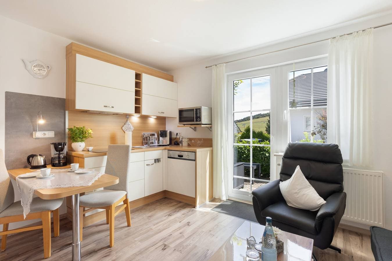 Foto 6 von 23: Ferienwohnung 'Sommerwind Am Finkenbusch' mit Bergblick, privater Terrasse und Wi-Fi