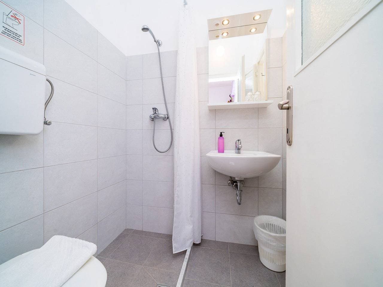 Foto 5 von 24: Guest House Villa Nina- Superior Double or Twin Room with Balcony and Sea View (S4 - mala)