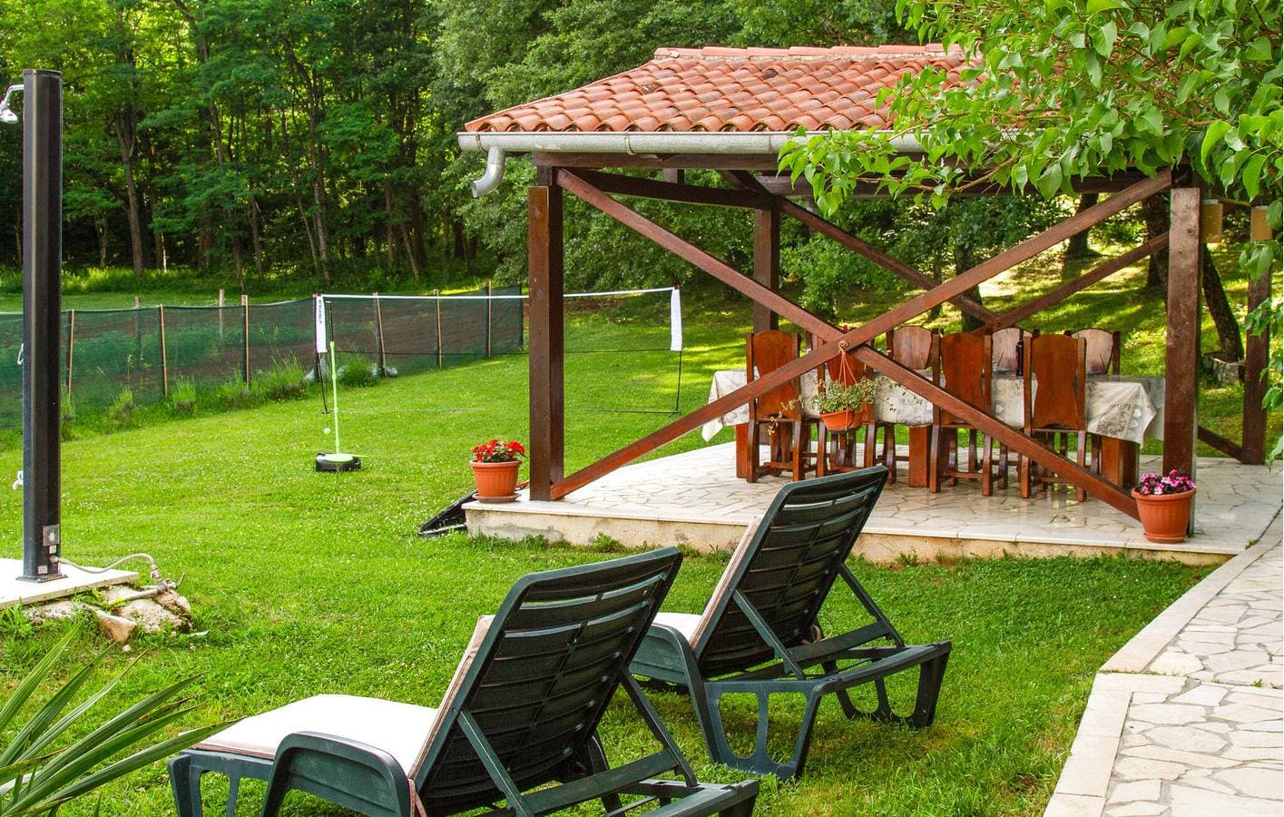 Foto 13 von 39: Geräumige 2-Zimmer-Wohnung mit Pool, WLAN, Klimaanlage und Parkplatz – Ihr idealer Rückzugsort!