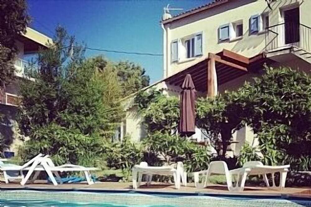 Gehen Sie von dieser 3-Bett-Villa mit privatem Pool und Garten zum Strand 1