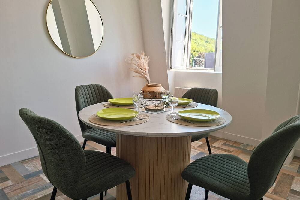 Foto 10 von 21: A Getaway in Normandy: A Duplex in the Heart of Pont-Audemer