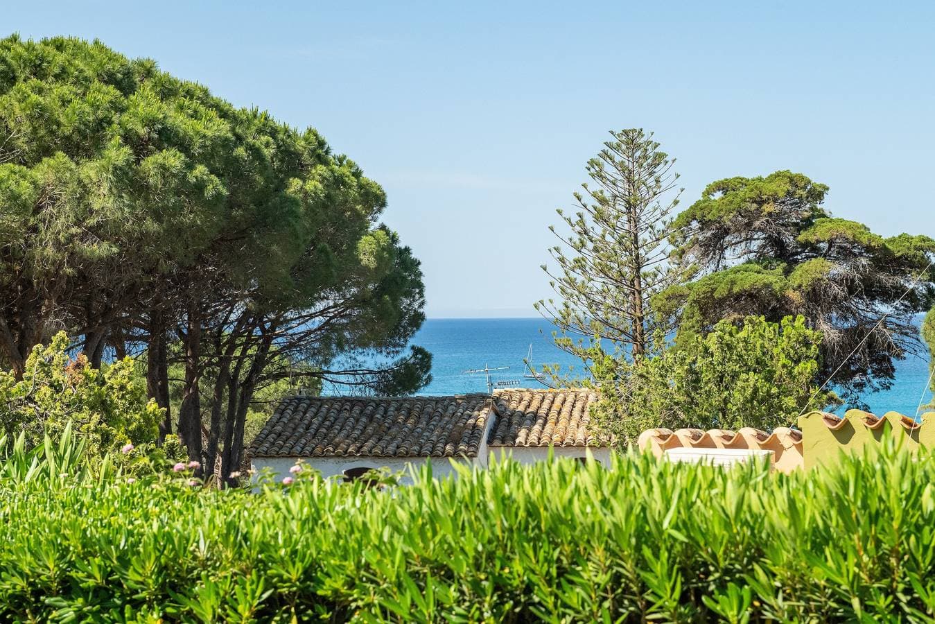 Foto 2 von 37: Ferienhaus 'Bigflower’s House Sardinia' mit Meerblick, Pool und Klimaanlage
