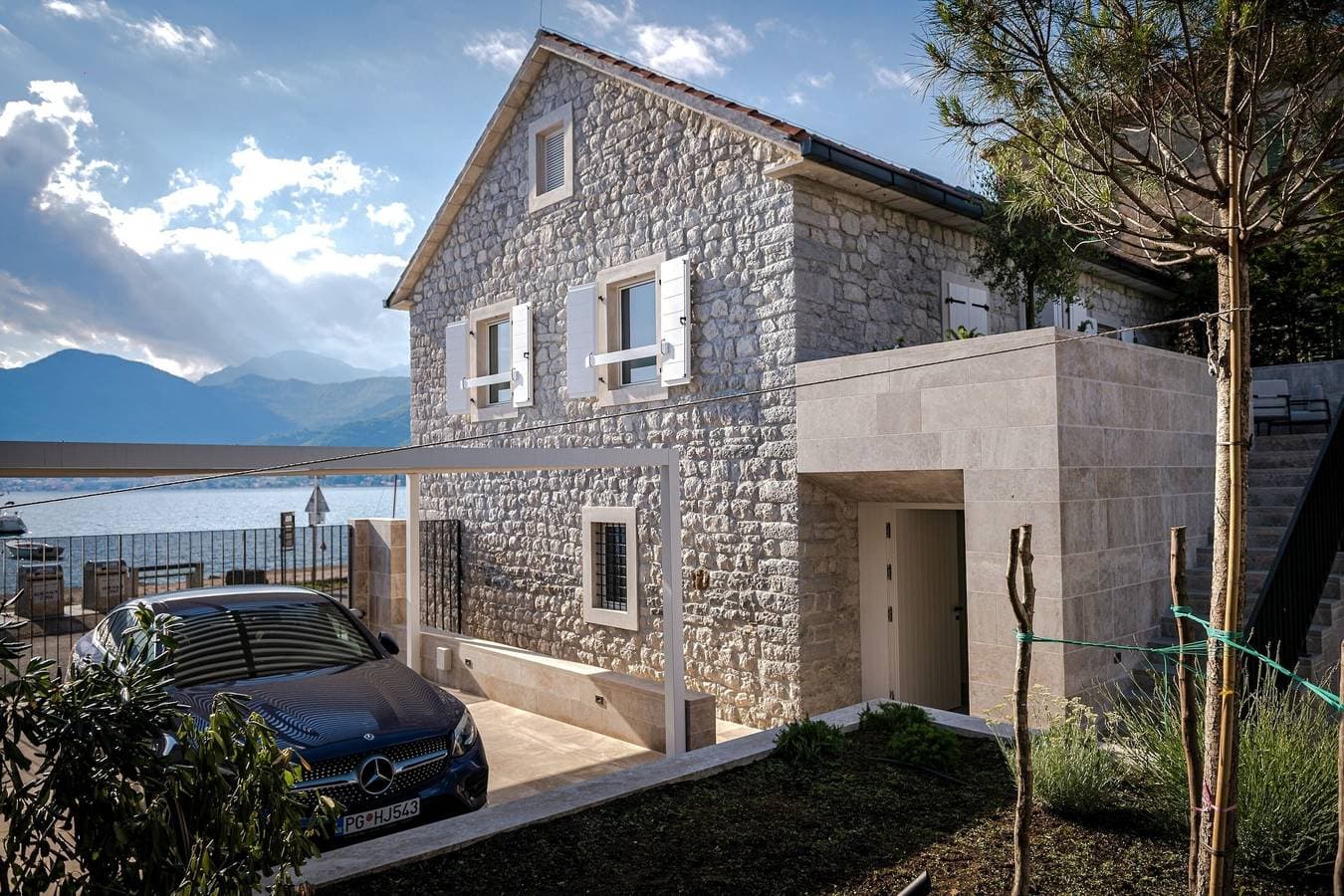 Foto 13 von 89: Villa Lastva ist eine Fünf-Sterne-Luxusvilla am Meer mit privatem Pool