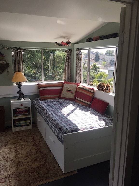 Foto 7 von 35: 2 Br / 1Bath Bright-Spacious Flat 2 Blocks vom Lake Merritt, 10 m zu Fuß von Bart