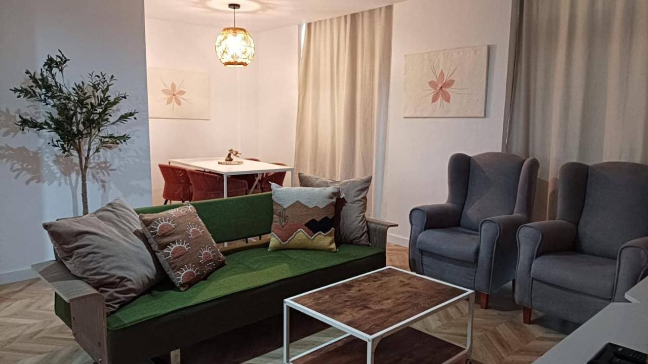 Foto 3 von 14: Two-Bedroom Apartment