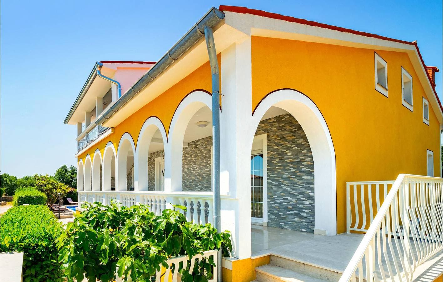Foto 2 von 35: Gemütliche Ferienwohnung mit Pool, Terrasse und WLAN in der Nähe des Stadtzentrums von Raša