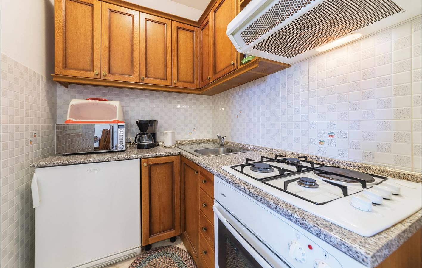 Foto 13 von 21: Gemütliche Ferienwohnung mit Terrasse, WLAN, in der Nähe des Strandes Duga Uvala