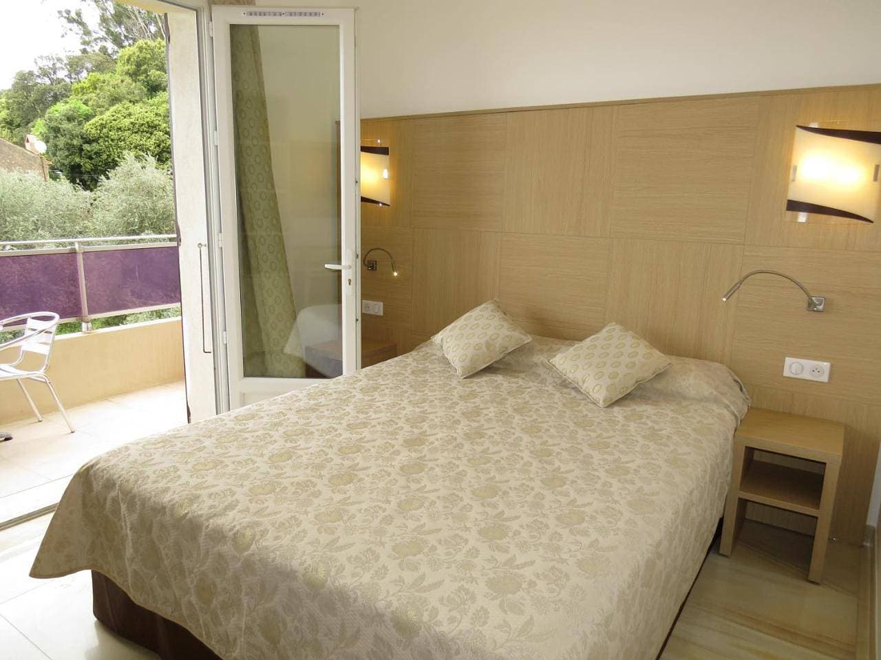 Foto 10 von 27: Double Room with Street View