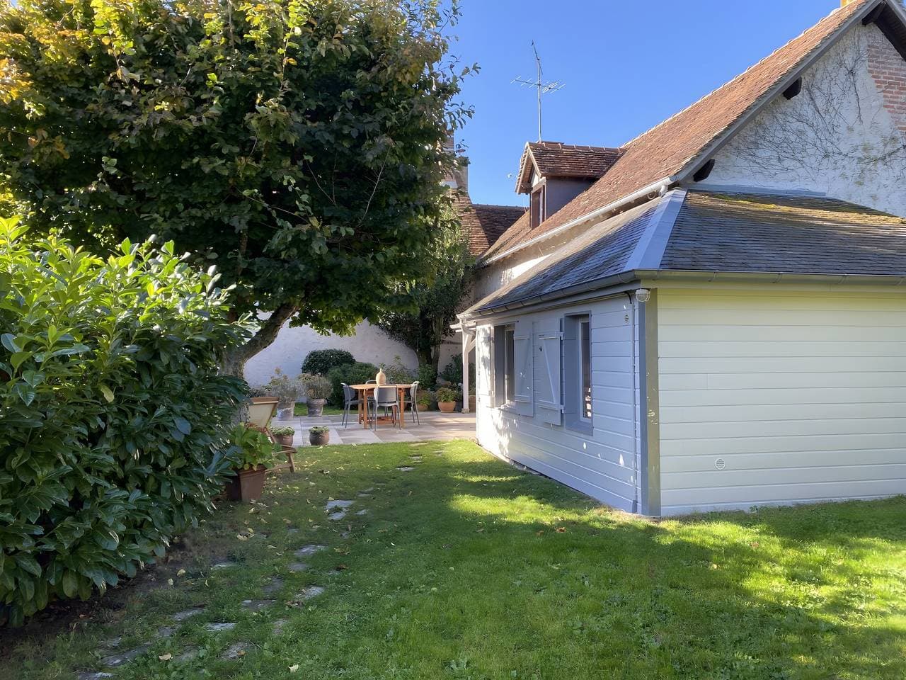 Foto 7 von 19: Gästezimmer 'La Coudraie' mit gemeinsamer Terrasse und gemeinsamem Garten