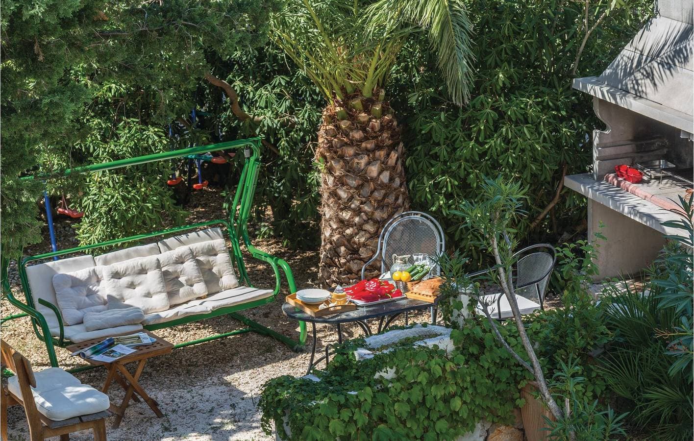 Foto 12 von 31: Gemütliche Ferienwohnung in Makarska mit Pool, Terrasse und WLAN – 400 m bis zur Küste