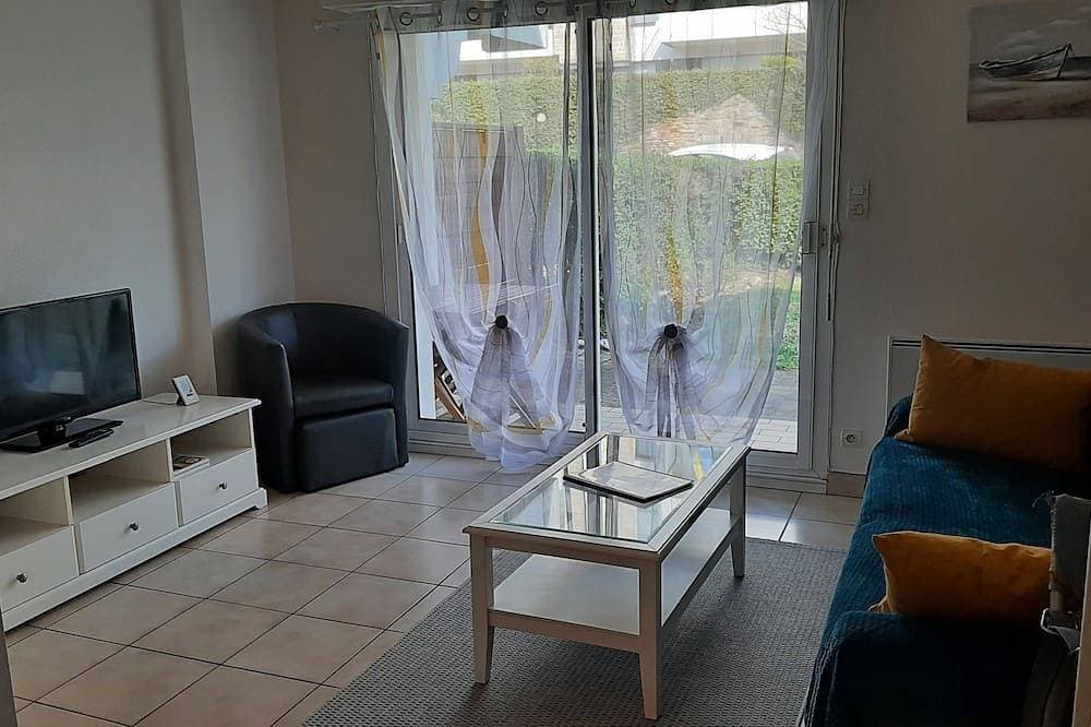 Foto 4 von 13: Large 2-room apartment with small garden, private parking, shops on foot, 1 km from the gulf