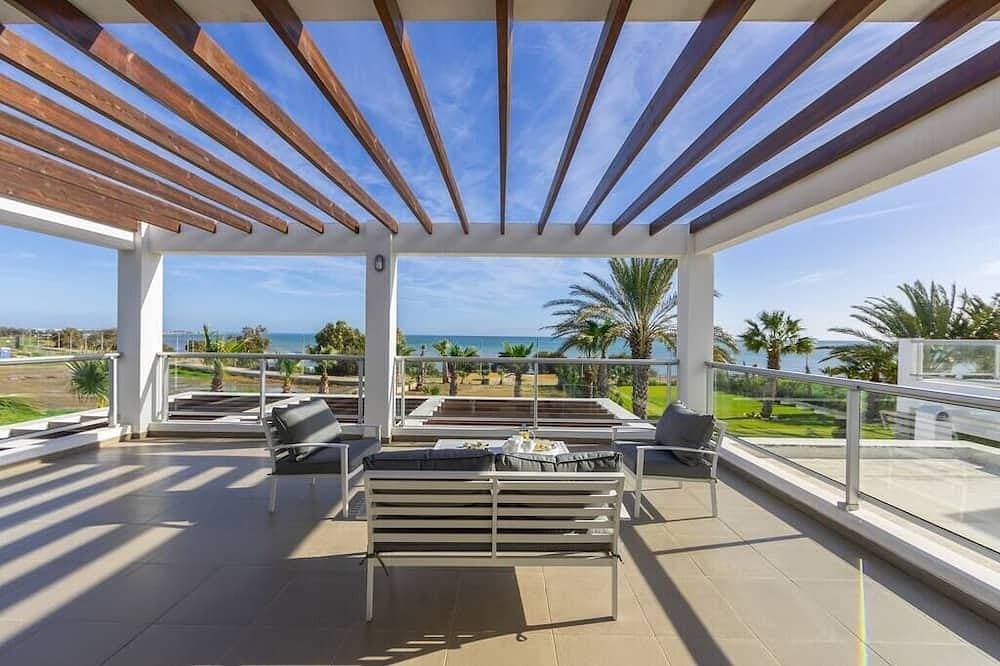 Wirklich spektakuläre FirstLine Sea Front Villa im schönen Dorf Pervolia 1