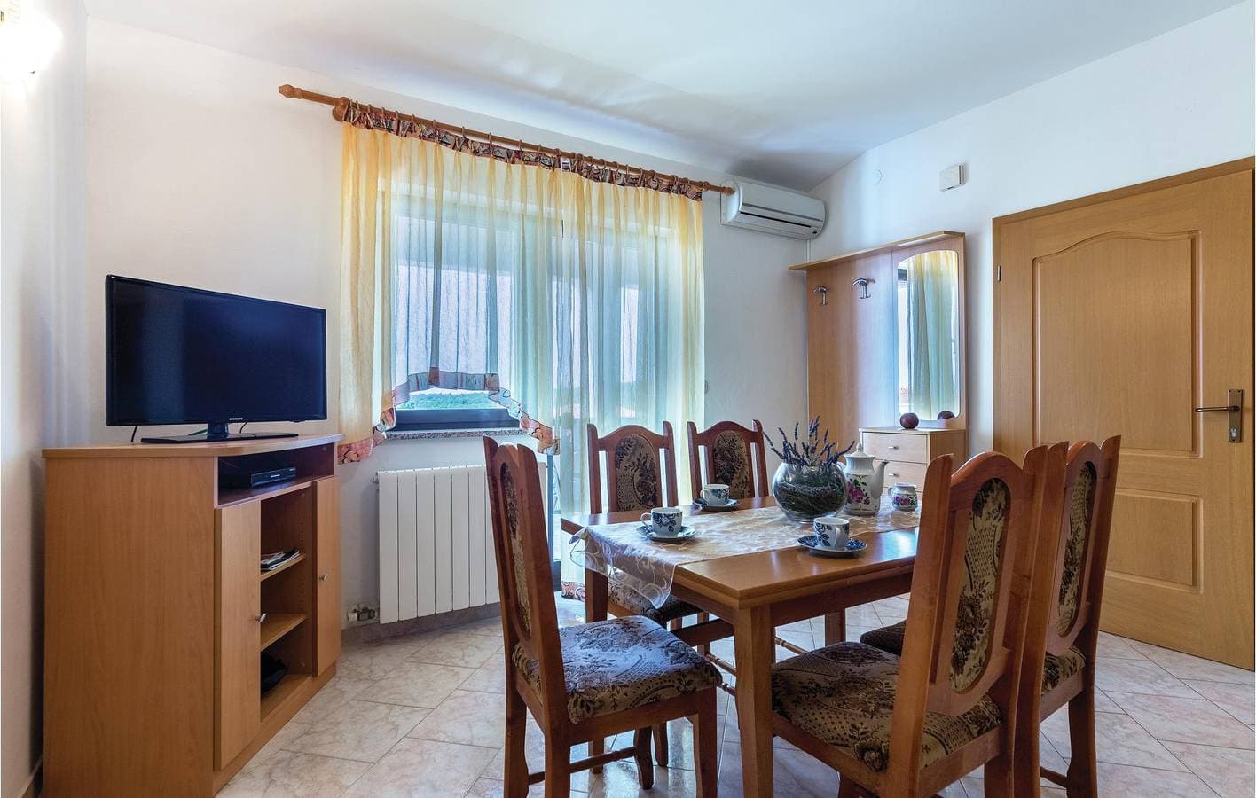 Foto 12 von 21: Gemütliche Ferienwohnung mit Terrasse, WLAN, in der Nähe des Strandes Duga Uvala