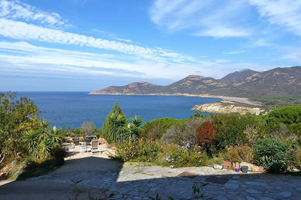 Foto 13 von 30: Wohnung in einem ruhigen Ort mit Blick auf das Meer und die Berge