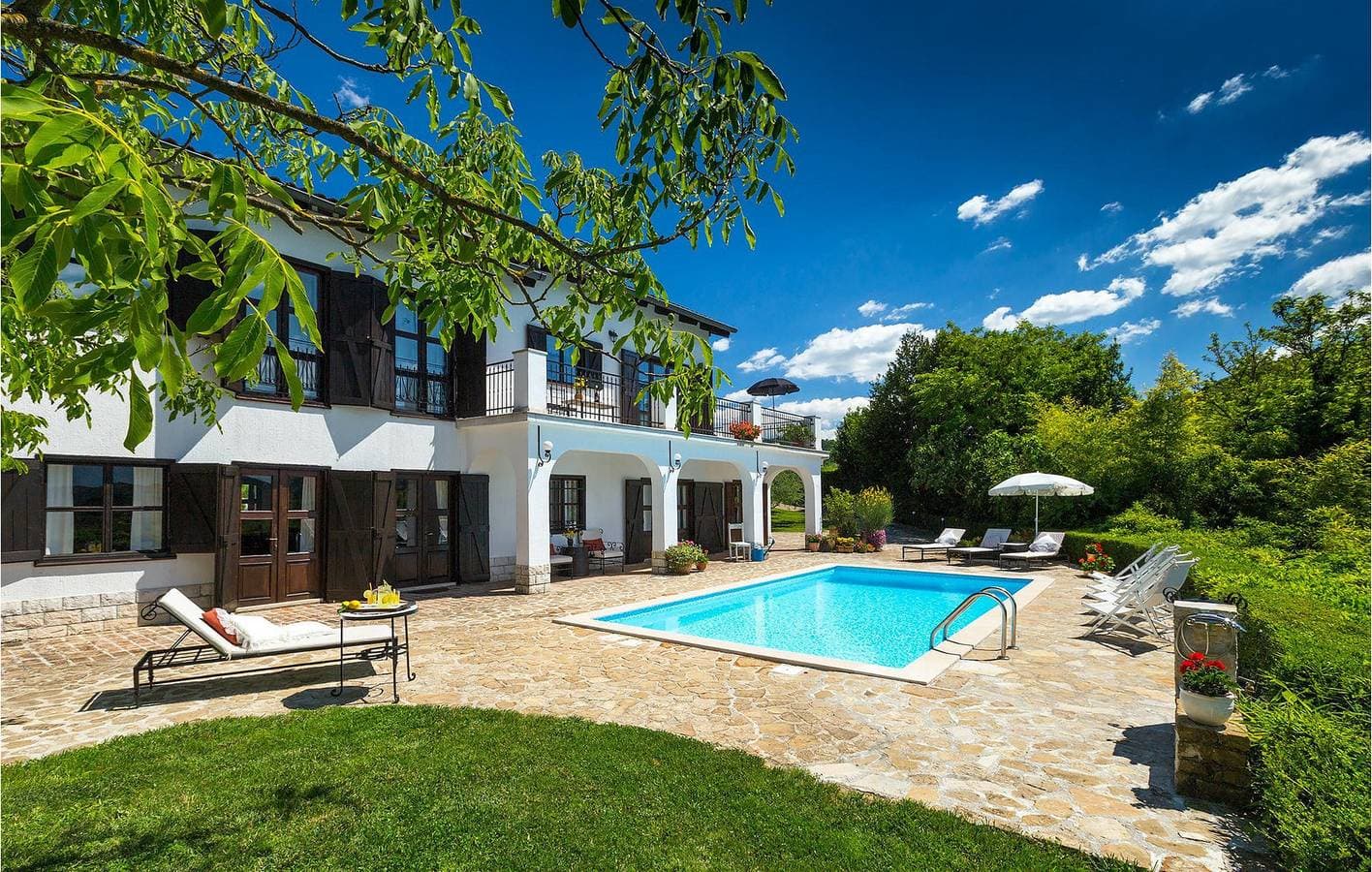 Foto 12 von 60: Charmante 350 m² große Wohnung mit Pool, WLAN, Parkplatz und in der Nähe des Stadtzentrums