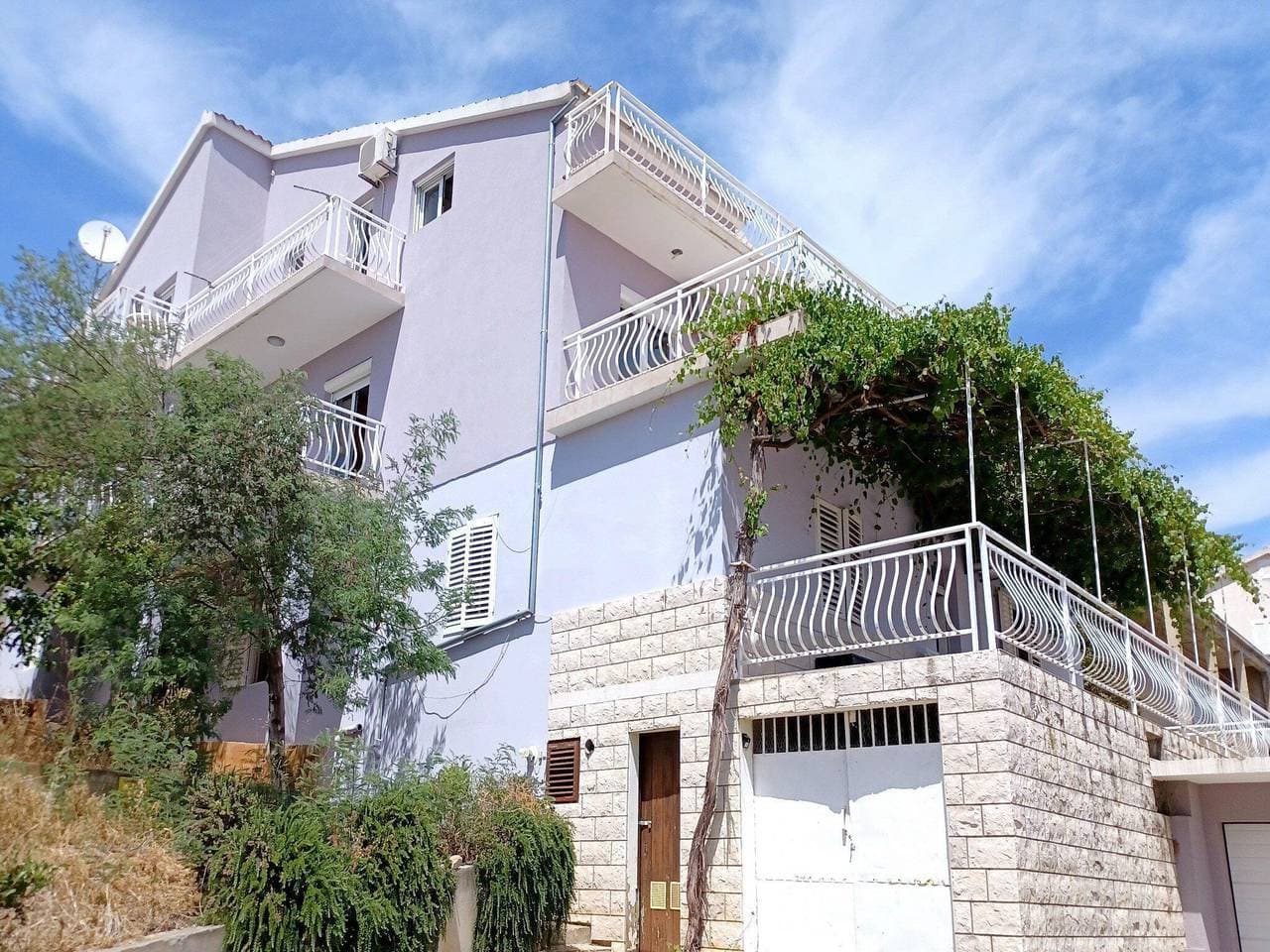 Foto 11 von 25: Bertie's Lodge - Comfort One Bedroom Apartment with Balcony and Sea View(A3)