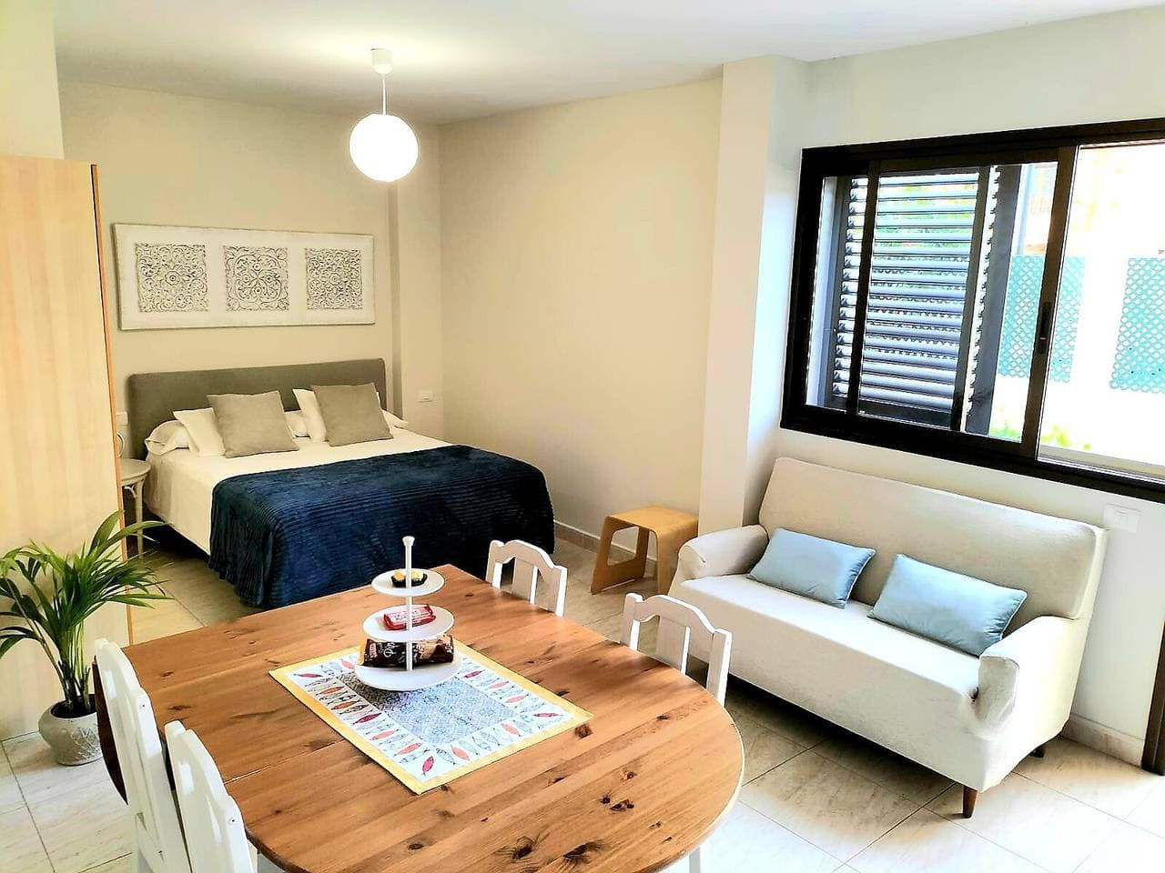 Foto 9 von 22: Schöne und helle Ferienwohnung mit Terrasse und direktem Eingang von der Straße.