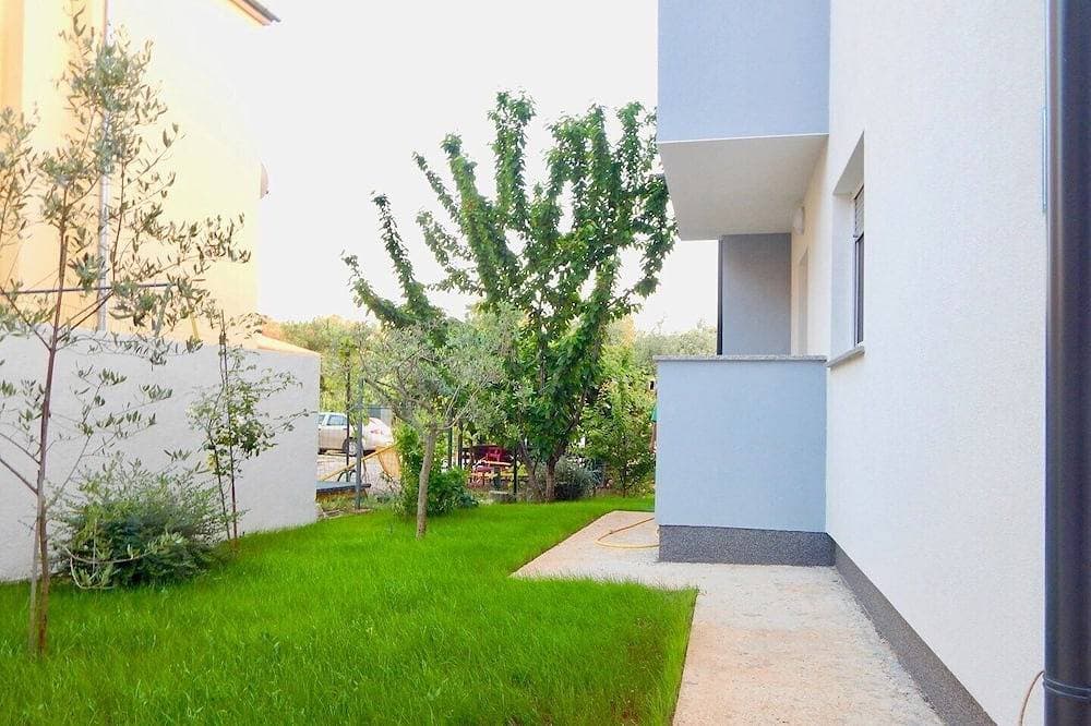 Foto 11 von 25: Comfortable holiday house with apartments / Beautiful first floor apartment with terrace and grill / A3
