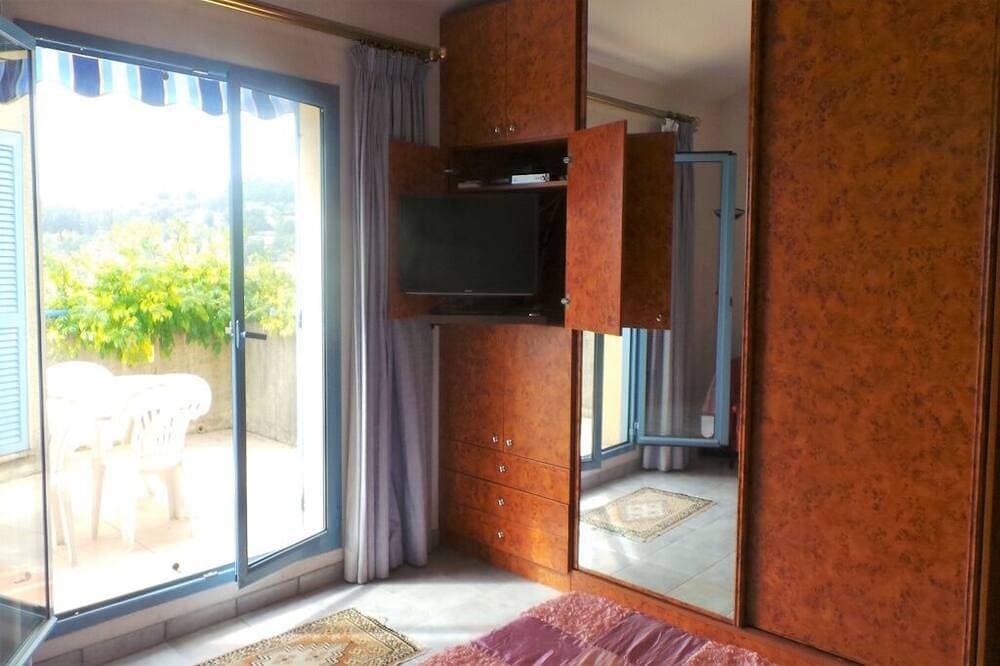Foto 13 von 14: Dream Vacations on the French Riviera: Apartment No. 2 (35 m²) + Private South-Facing Sun Deck (16 m²)