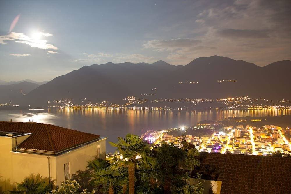 Foto 12 von 30: Erleben Sie Palmen, Pool und Panorama: Casa Belsito, Orselina, am Lago Maggiore