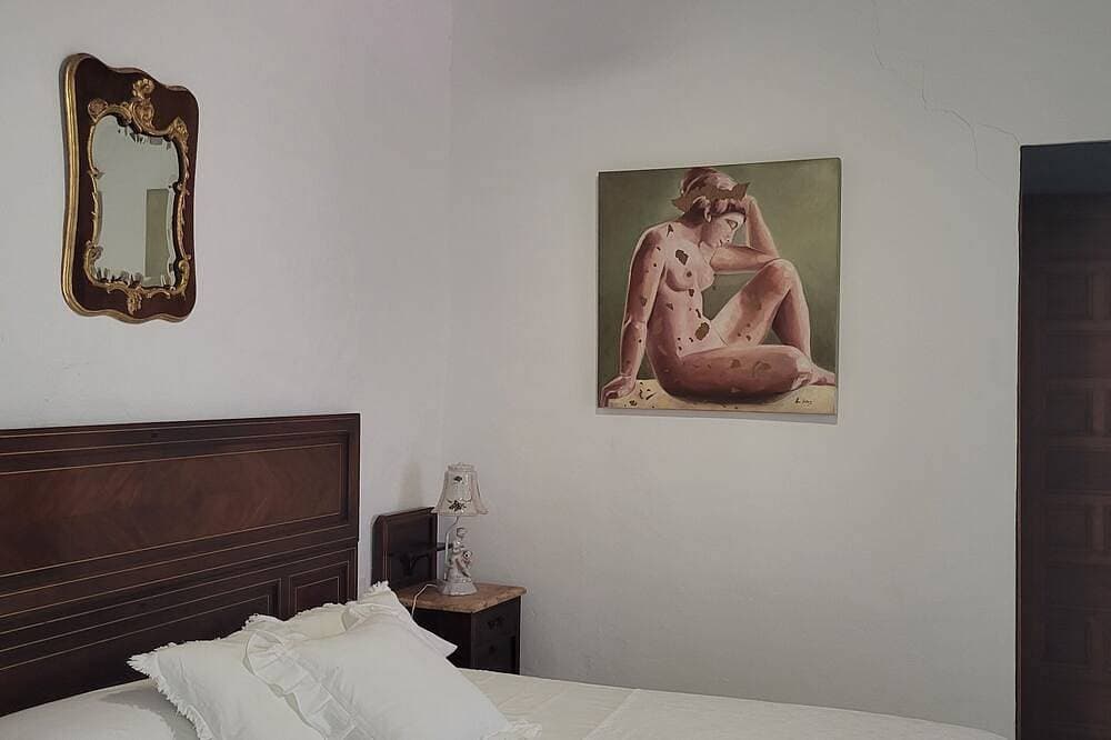 Foto 4 von 24: Charming apartment, in town, between sea and mountains. With spa area.