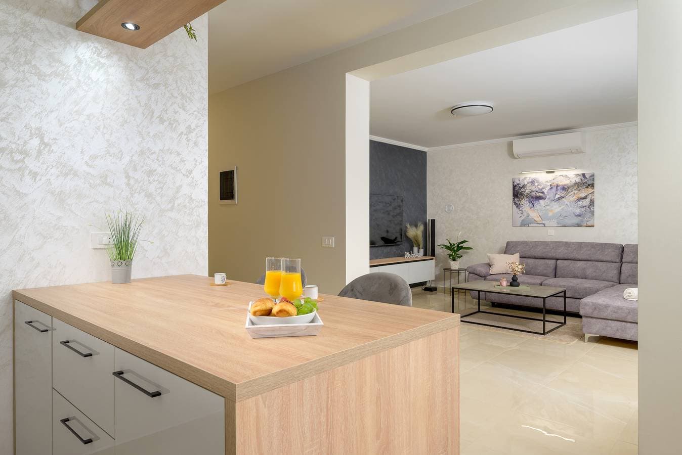 Foto 10 von 37: Charmante Villa mit Pool und Terrasse, nur wenige Schritte von Restaurants und dem Stadtzentrum entfernt