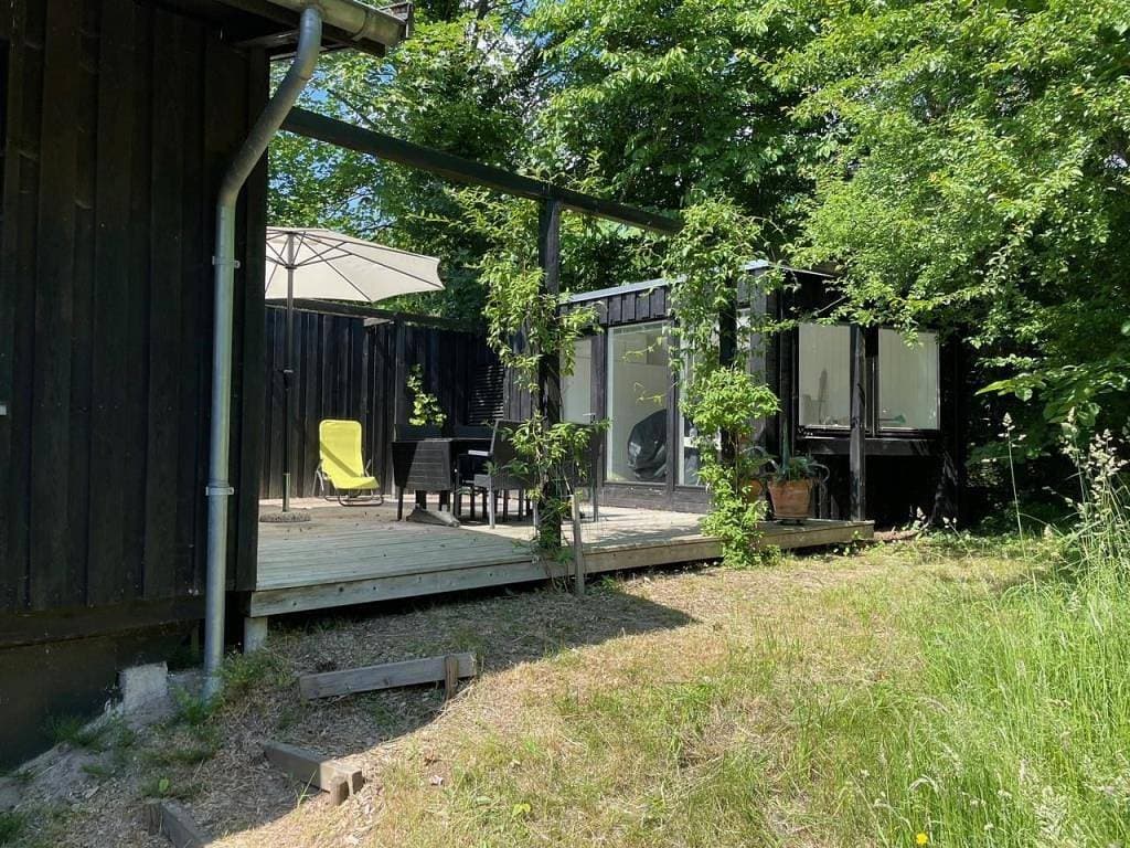 Foto 3 von 22: Ferienhaus auf hohem Naturgrund mit Blick auf Wald- und Naturlandschaft bei Femmøller