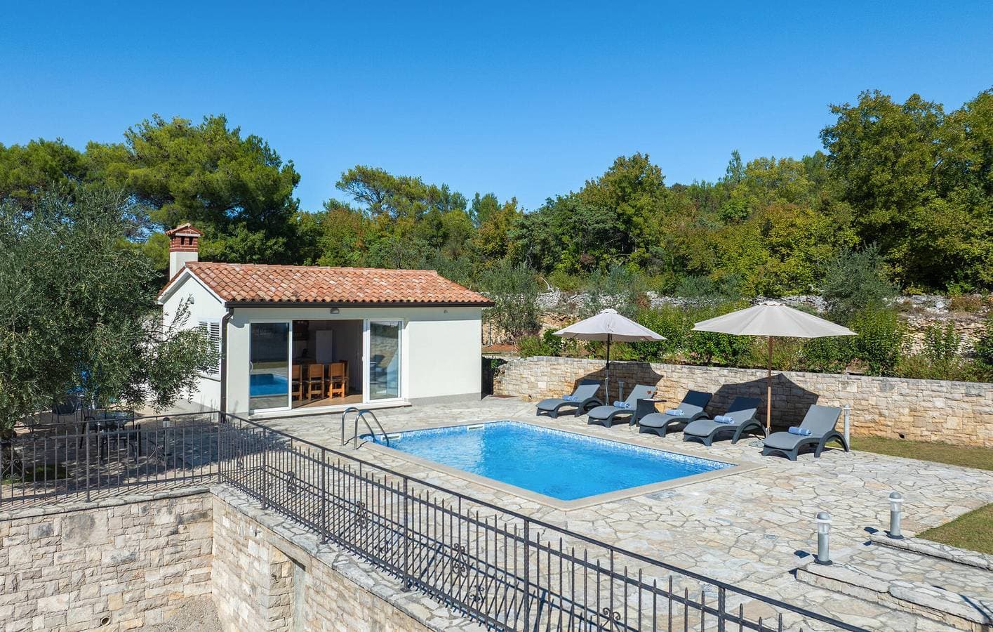 Foto 7 von 41: Gemütliche 2-Zimmer-Wohnung mit Pool, WLAN und in der Nähe der Küste und des Stadtzentrums