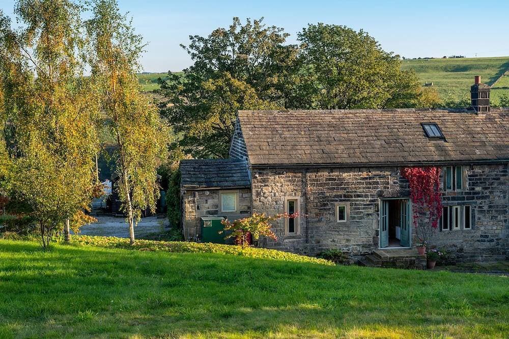 Charakteristisches Anwesen mit 5 Hektar Land in den Hügeln oberhalb der Hebden Bridge 1