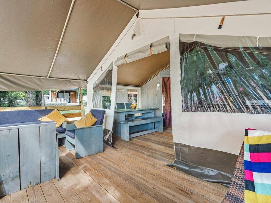 Foto 11 von 51: Naturist Camping Solaris - Safarizelt 5 personen - Safarizelt Luxe