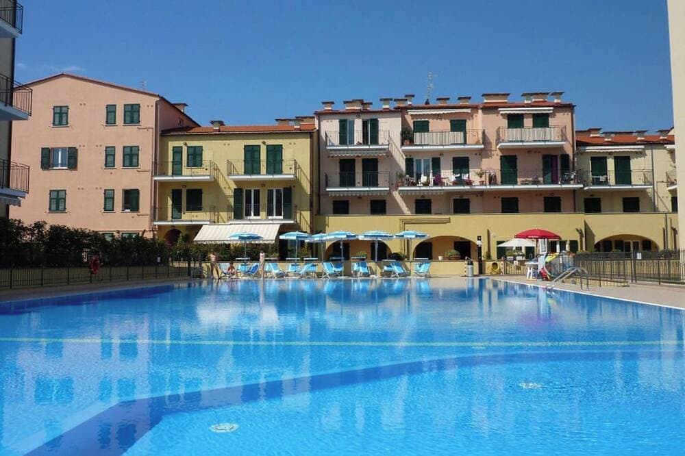 60 Sqm Apartment Facing The Pool And Sea View 1