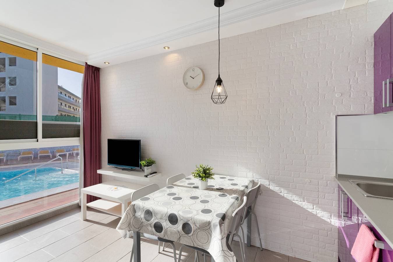 Foto 6 von 26: Ferienwohnung 'Einheit A' mit Gemeinschaftspool, Terrasse und WLAN