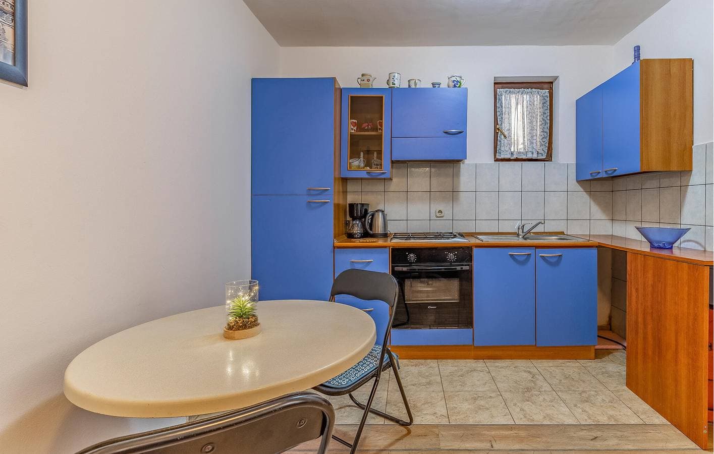 Foto 12 von 24: Gemütliche Ferienwohnung mit Terrasse und Parkplatz, 1 km vom Strand Bijeca entfernt