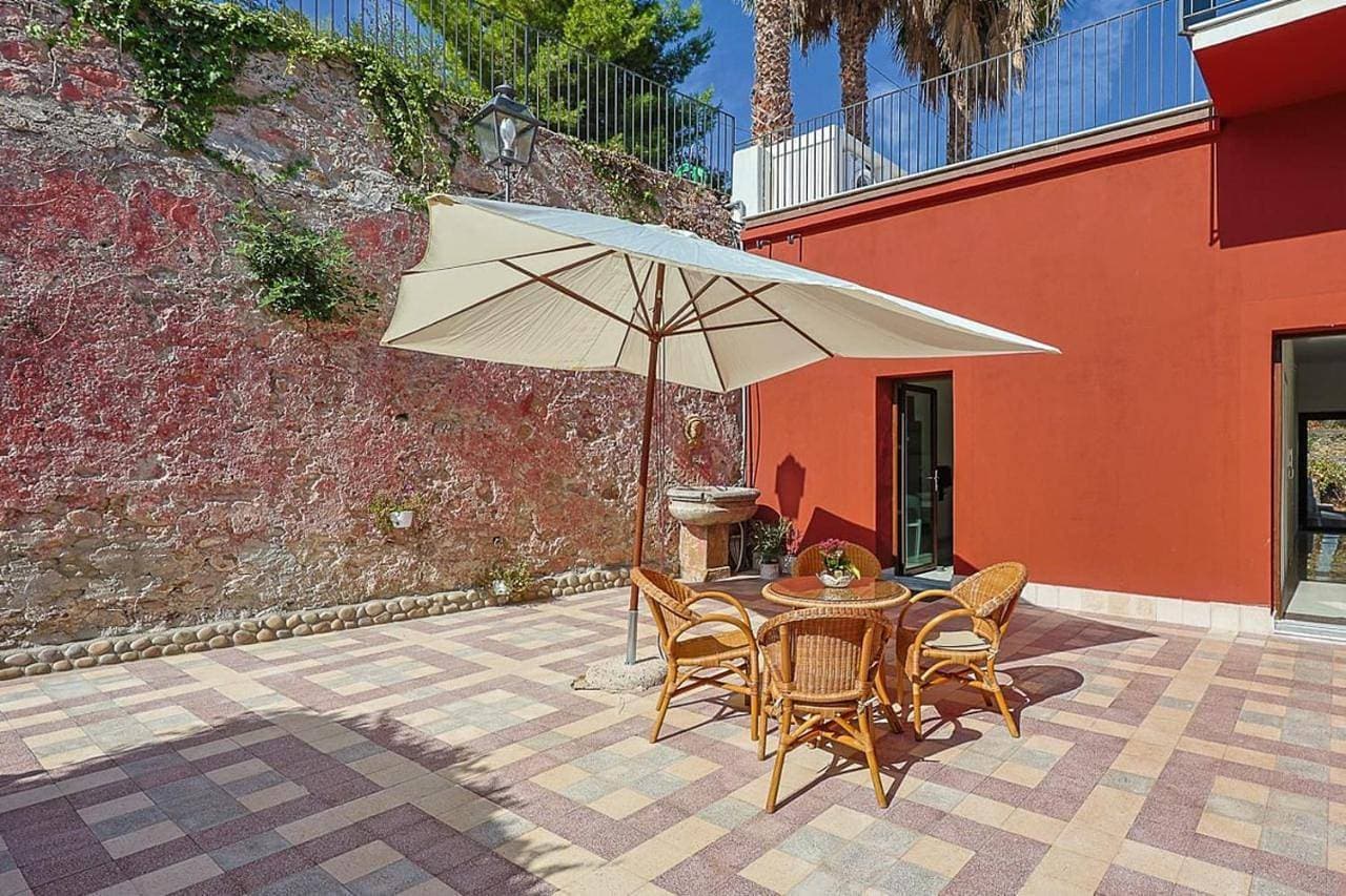 Dimora Burrafato - Antico Palazzo sul Lungomare 1